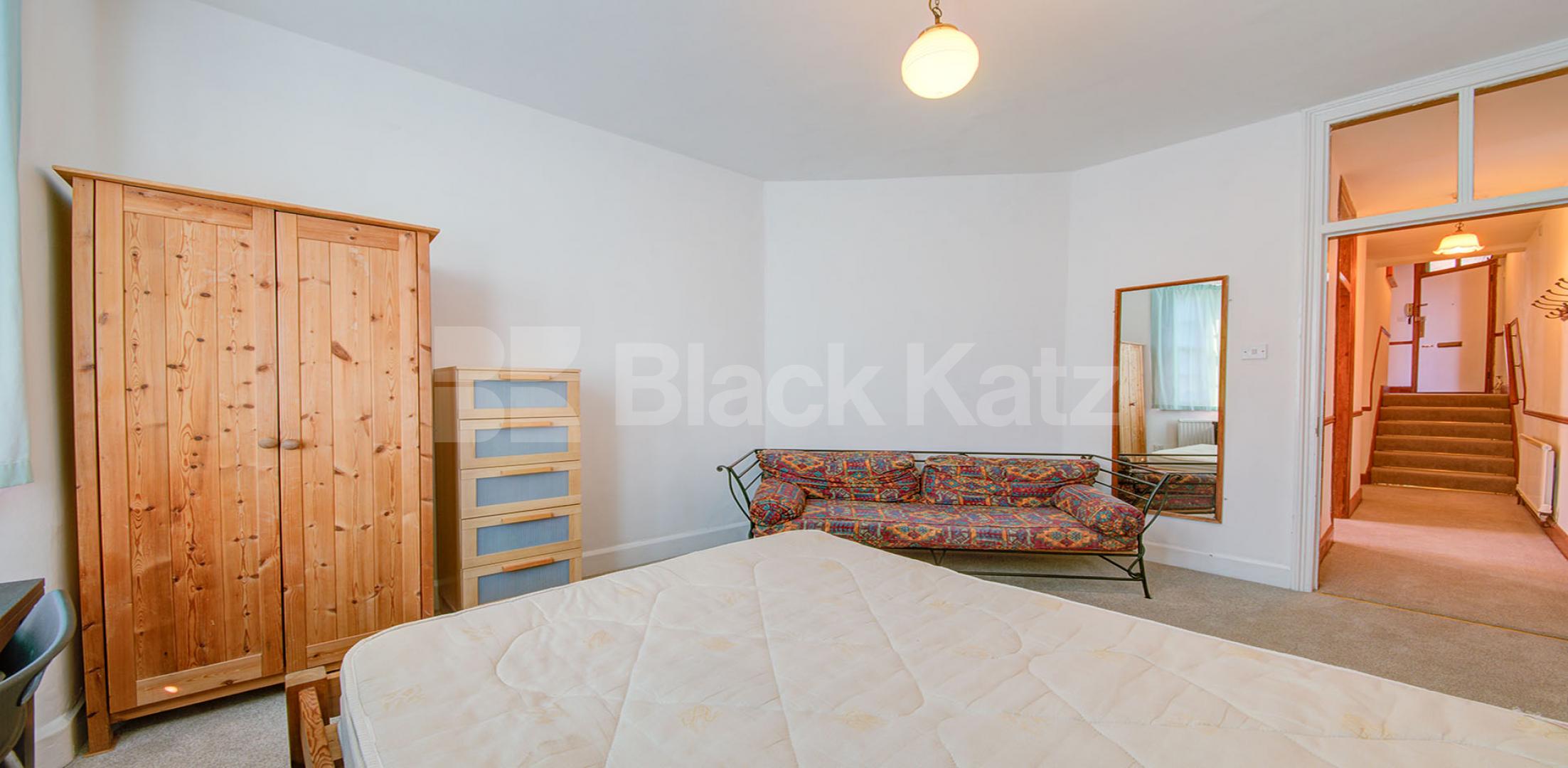 			ZONE 1 LOCATION, 2 Bedroom, 1 bath, 1 reception Apartment			 Haberdasher street, OLD STREET